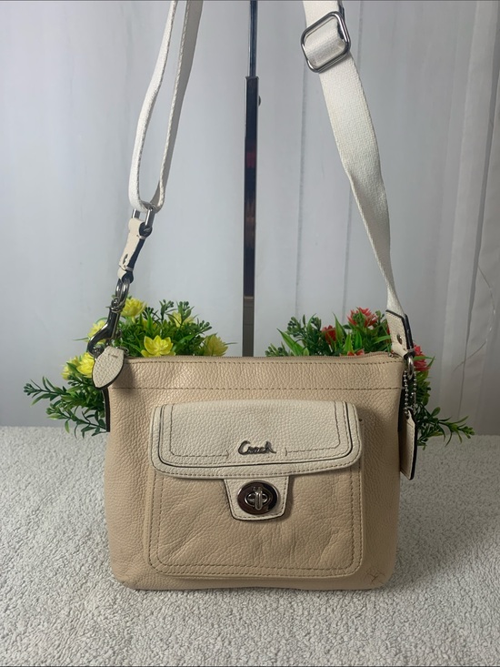 Coach Handbags - GUC Coach Beige Crossbody Bag